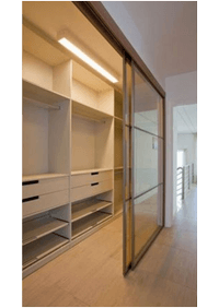 Линейная гардеробная комната с дверями купе Гуково