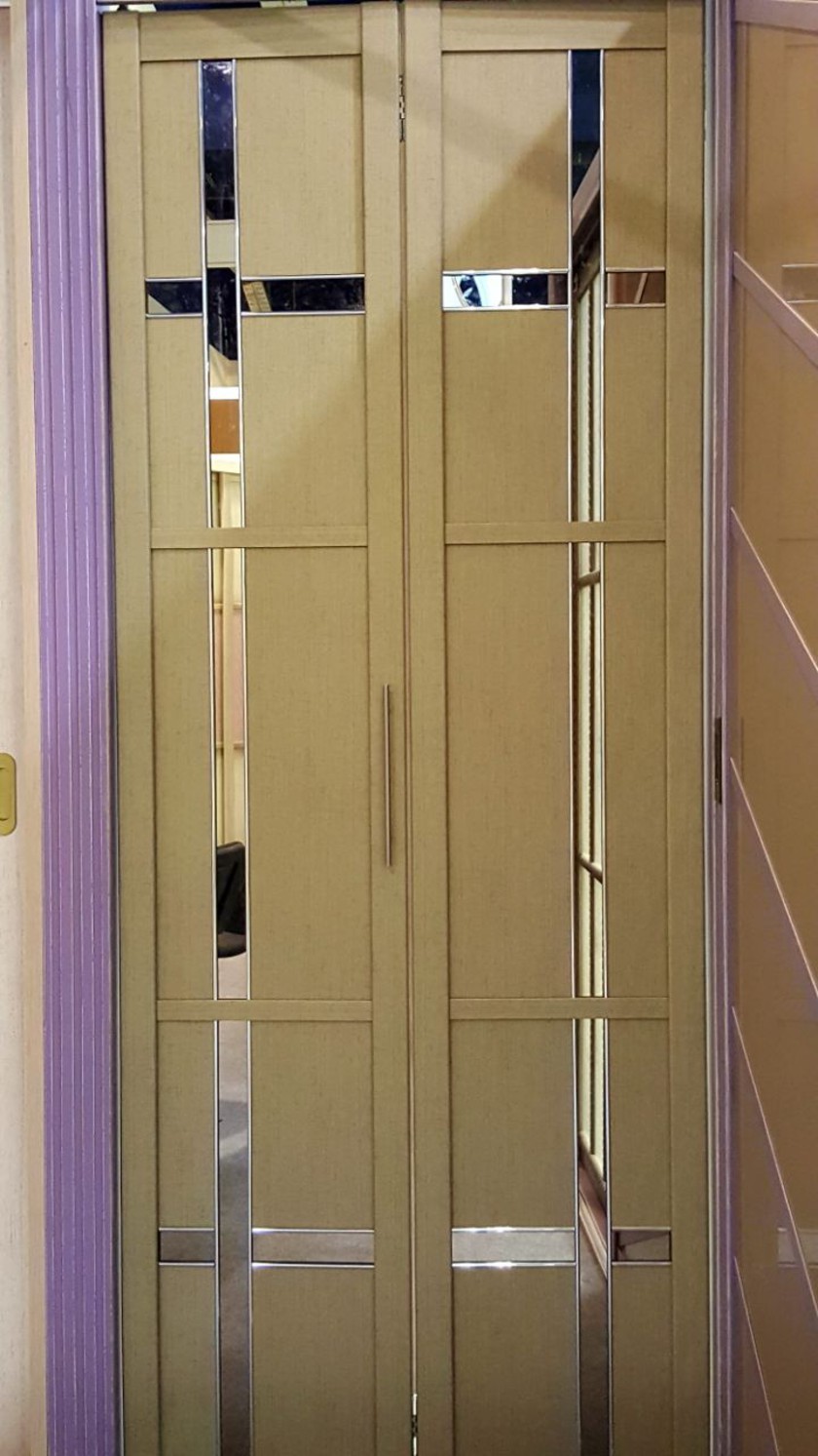 Двери гармошка шпонированные с зеркальным декором Гуково
