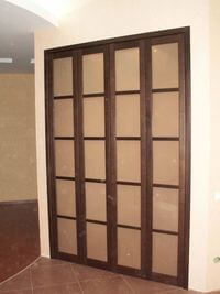 Двери гармошка с матовым стеклом и накладными разделителями Гуково