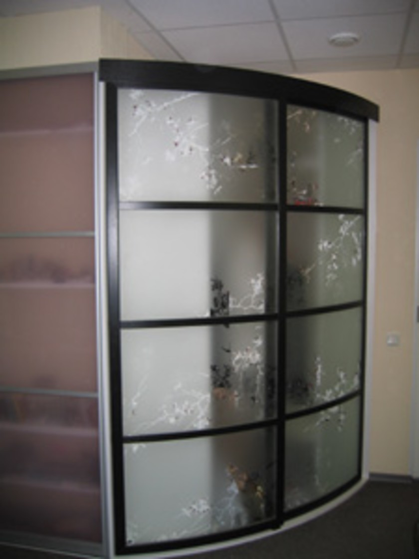 Шкаф купе радиусный с рисунком на стекле Гуково